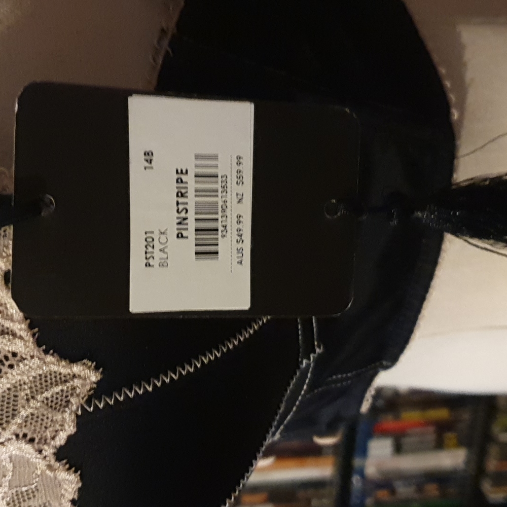 Kardashian collection bra. - Picture 4 of 6